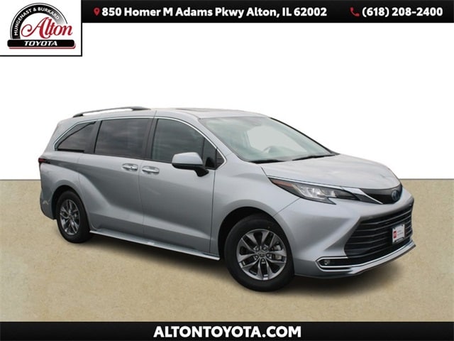 2023 Toyota Sienna XLE's photo