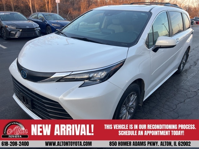 2024 Toyota Sienna XLE's photo