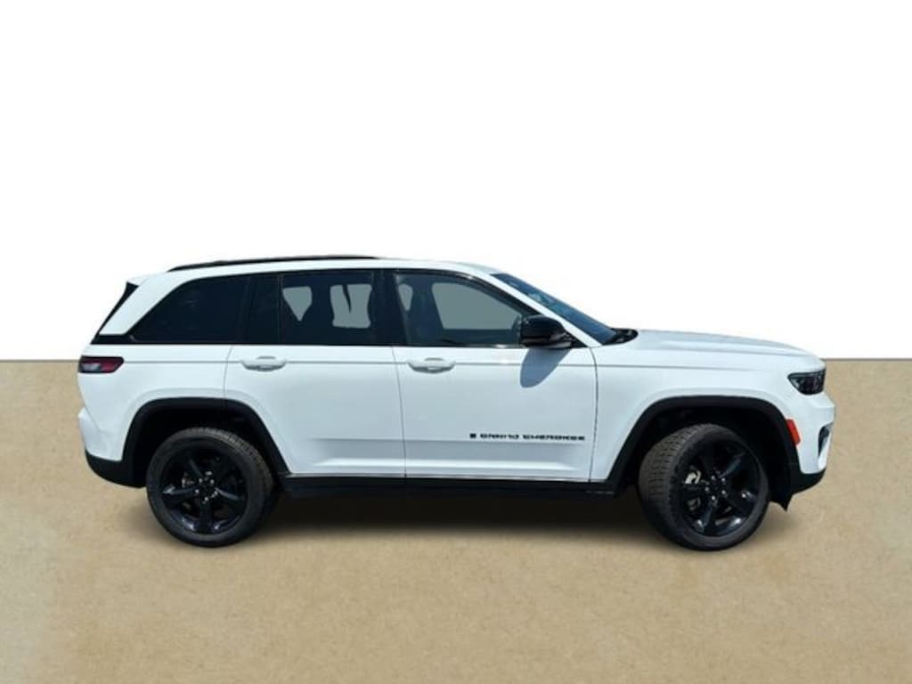 Used 2023 Jeep Grand Cherokee Laredo SUV
