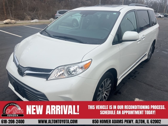 2020 Toyota Sienna XLE's photo