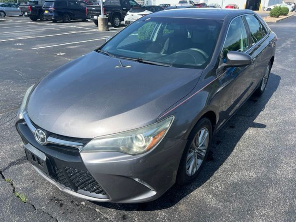 Used 2016 Toyota Camry SE Sedan