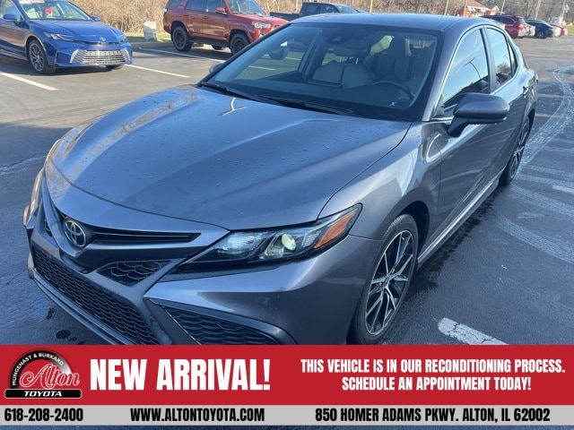 2021 Toyota Camry SE's photo