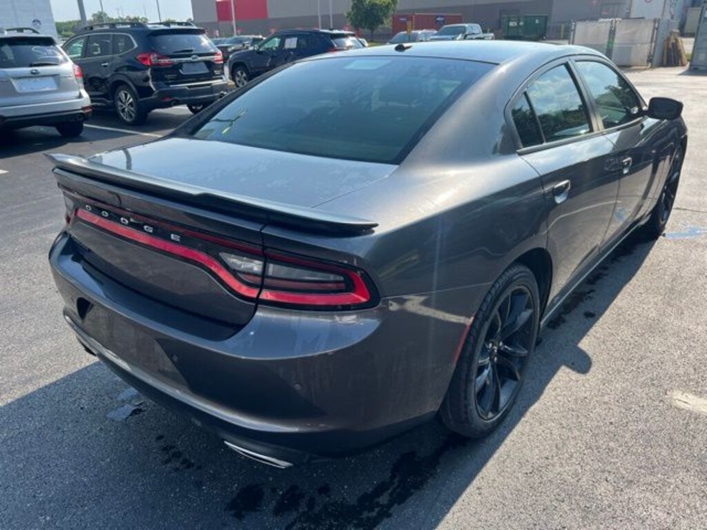 Used 2018 Dodge Charger SXT Sedan