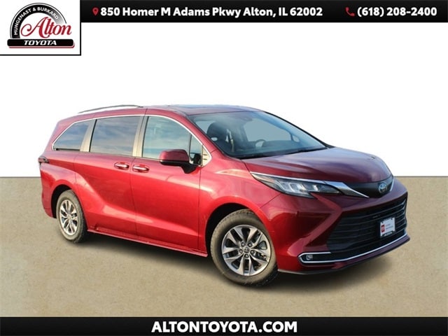 2023 Toyota Sienna XLE's photo