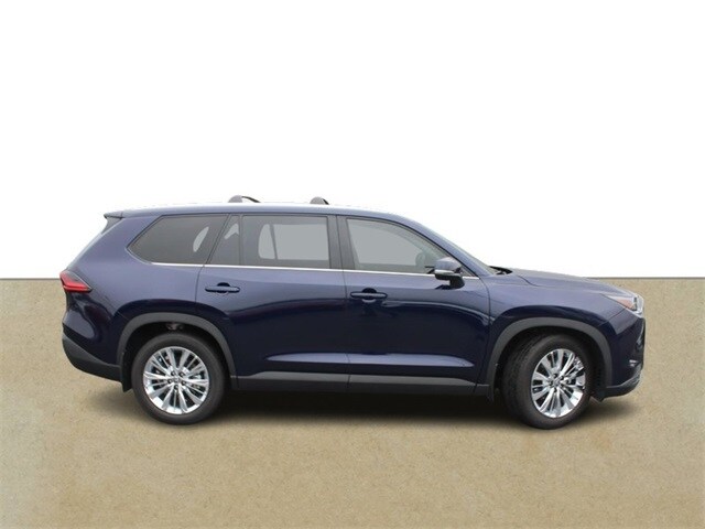 2025 Toyota Grand Highlander Platinum photo 2