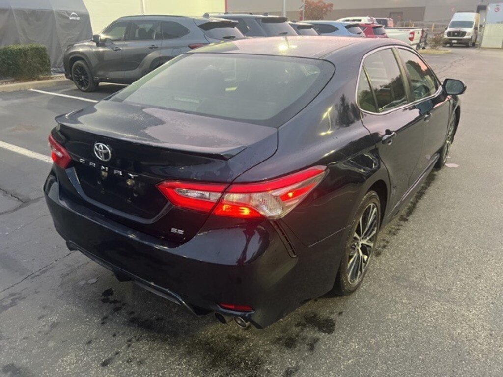 Used 2018 Toyota Camry SE Sedan
