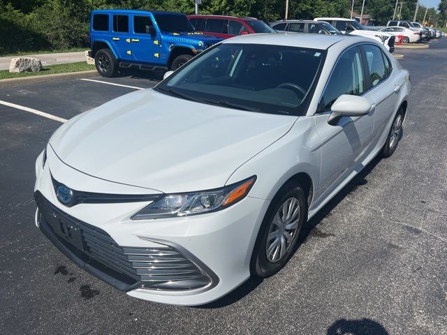 2023 Toyota Camry LE Hybrid's photo