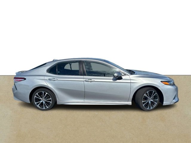 Used 2020 Toyota Camry SE Sedan