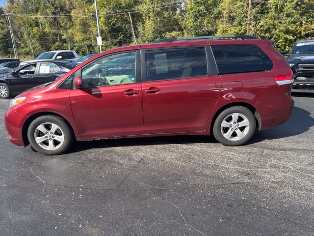 Used 2014 Toyota Sienna LE Minivan/Van
