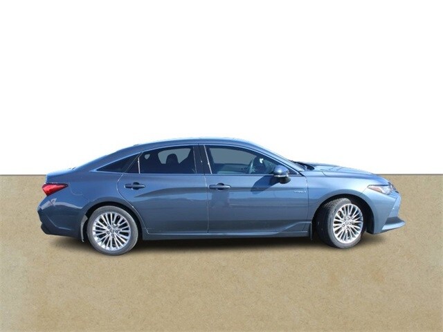2020 Toyota Avalon Hybrid Limited photo 2
