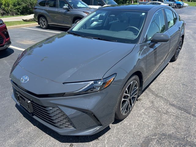 2025 Toyota Camry XLE Hybrid's photo