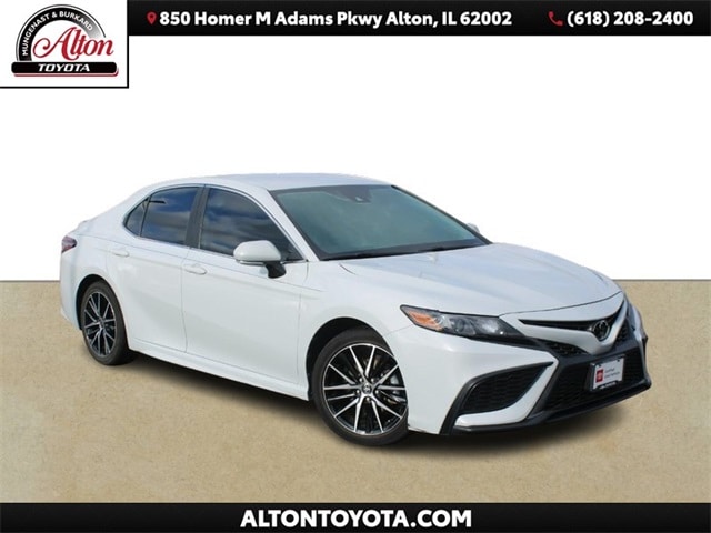 2023 Toyota Camry SE's photo