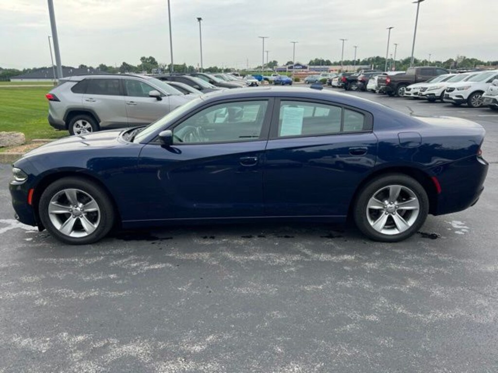 Used 2016 Dodge Charger SXT Sedan
