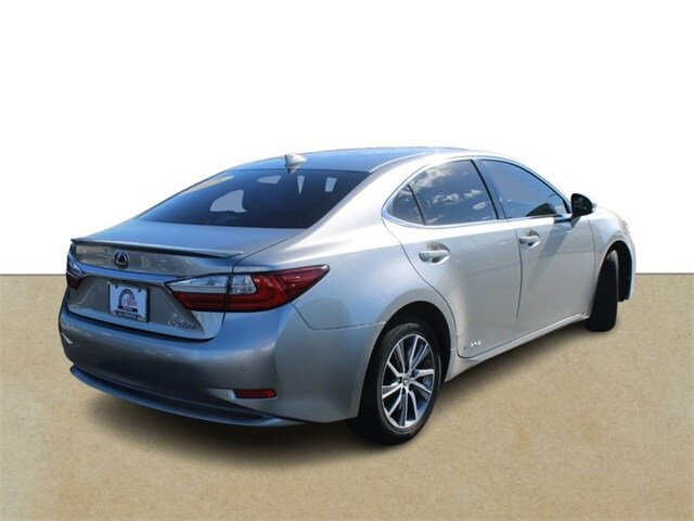 2018 Lexus ES 300h photo 4