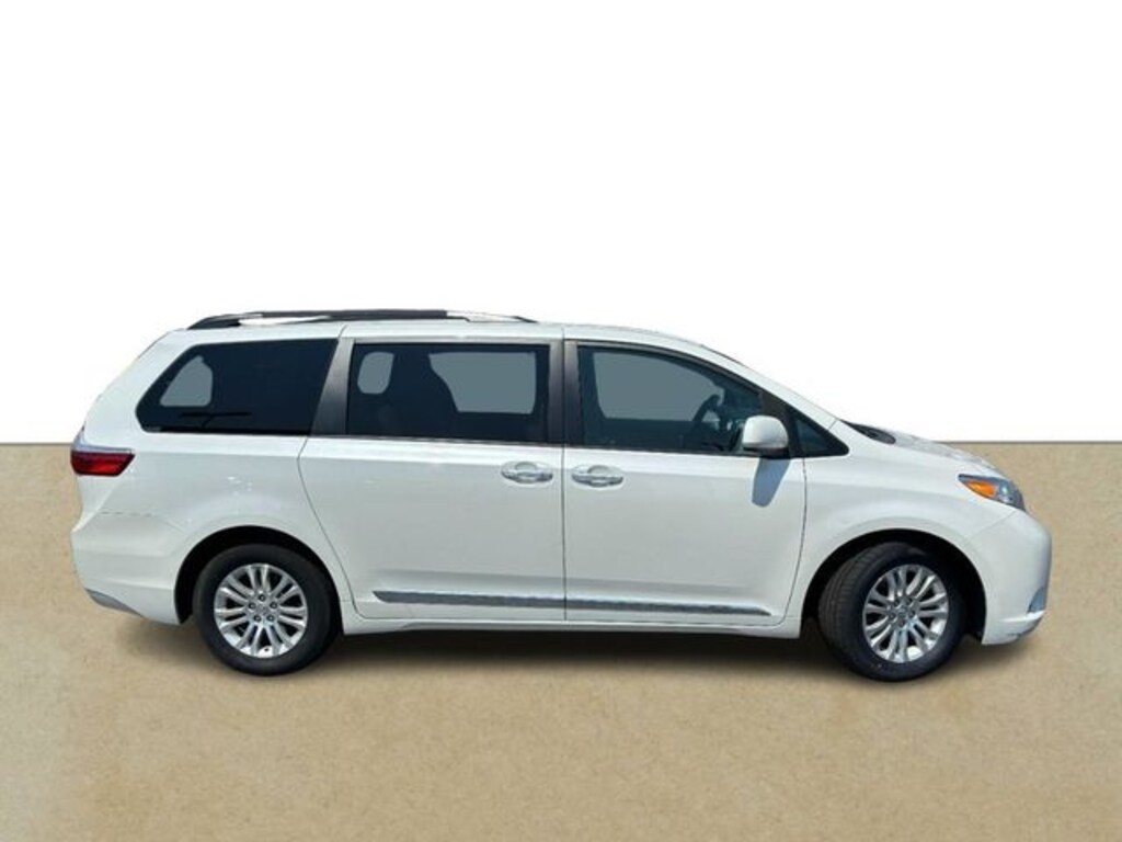 Used 2017 Toyota Sienna XLE 8 Passenger Van Passenger Van