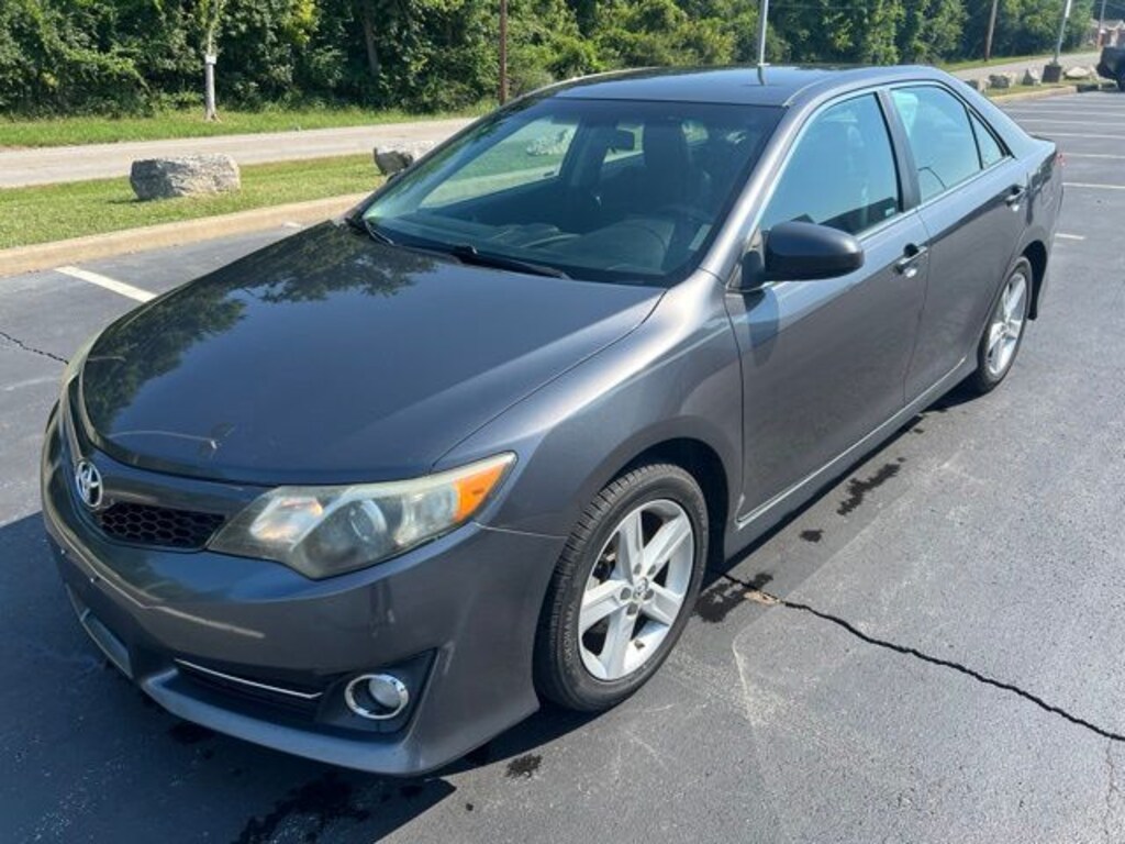 Used 2014 Toyota Camry SE Sedan