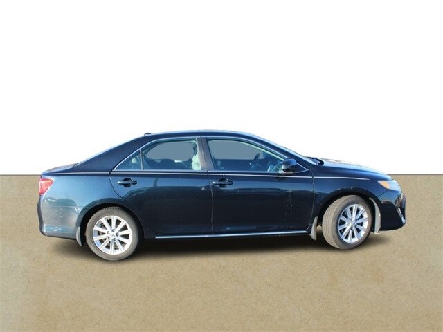 2013 Toyota Camry XLE photo 2