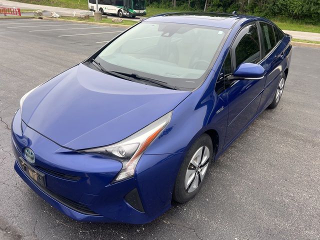 2016 Toyota Prius Three's photo