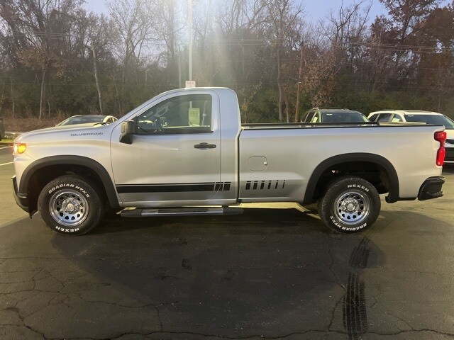 2020 Chevrolet Silverado 1500 photo 2