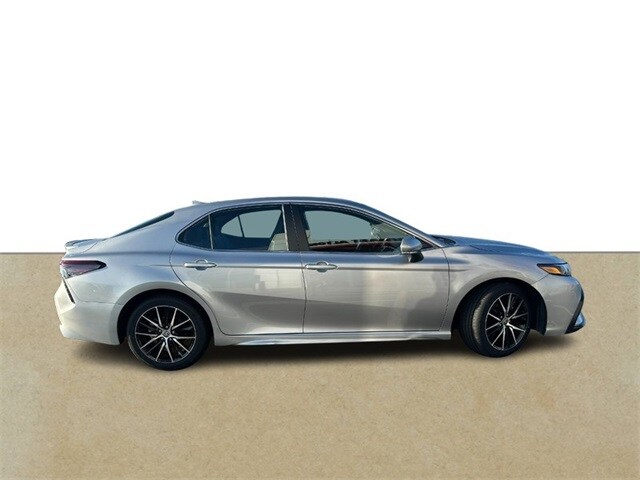 2024 Toyota Camry SE photo 2