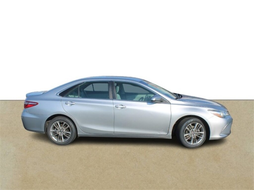 Used 2016 Toyota Camry SE Sedan