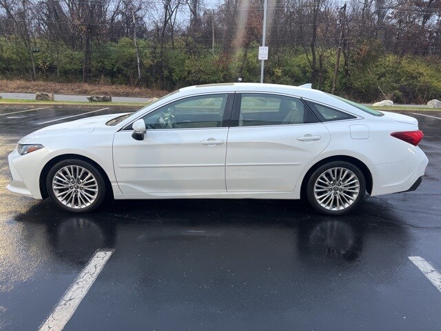 2020 Toyota Avalon Limited photo 2