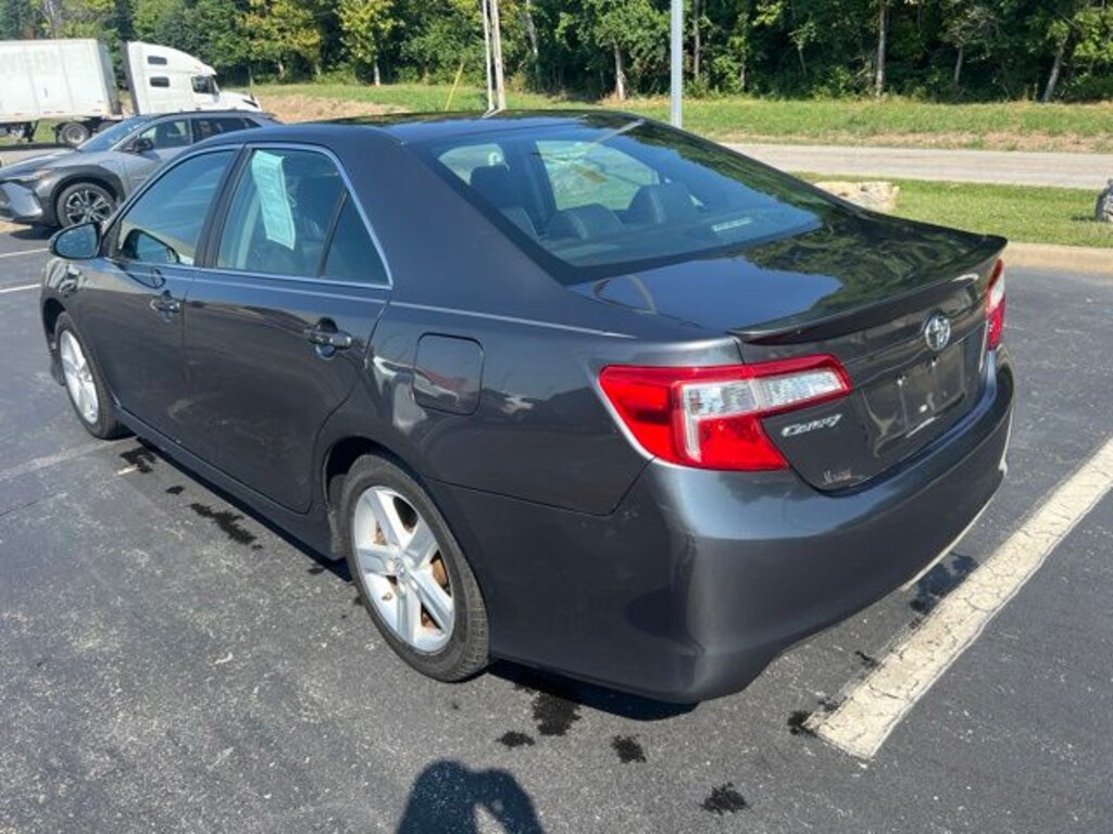 Used 2014 Toyota Camry SE Sedan