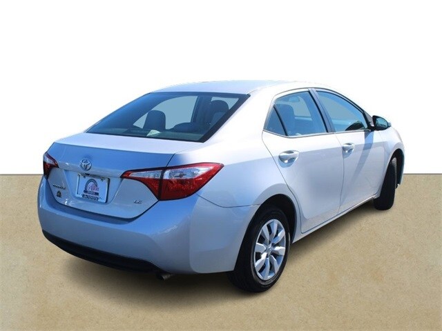 2016 Toyota Corolla LE photo 4