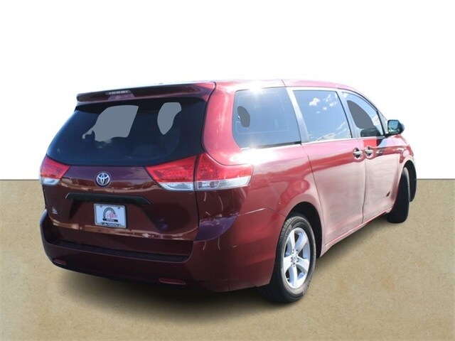 2014 Toyota Sienna L photo 4