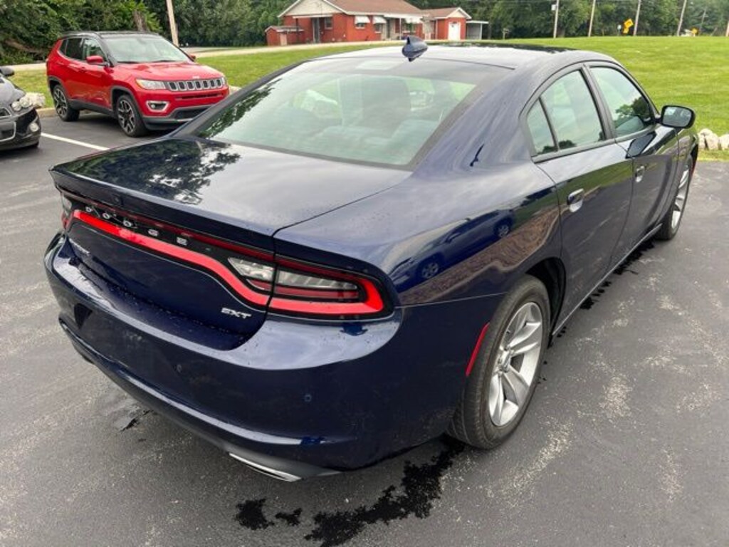Used 2016 Dodge Charger SXT Sedan