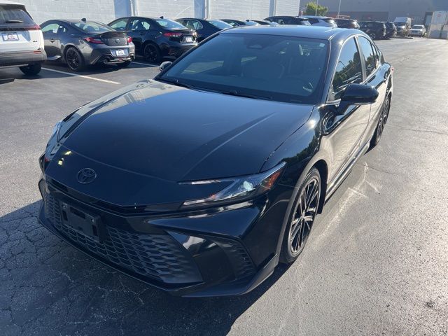 2025 Toyota Camry SE Hybrid's photo