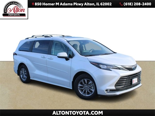 2024 Toyota Sienna XLE's photo