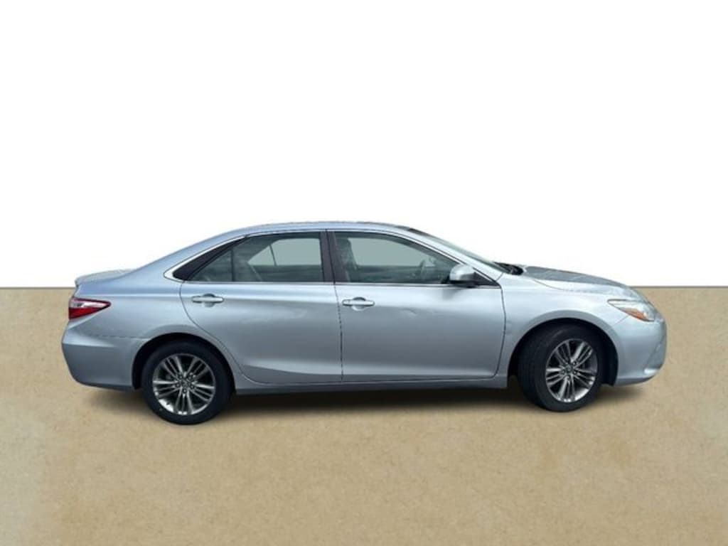 Used 2016 Toyota Camry SE Sedan