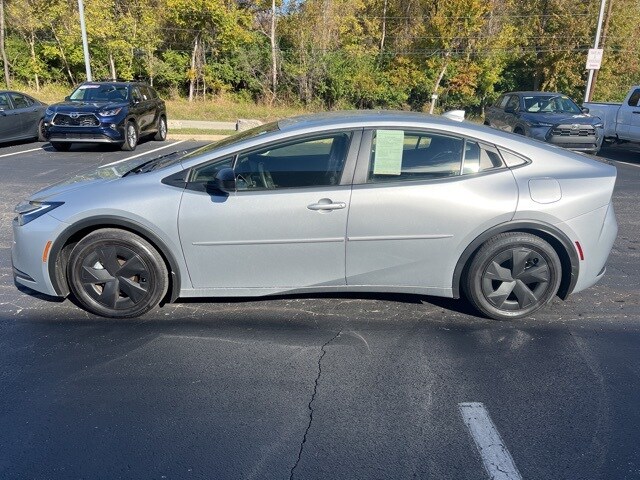 2024 Toyota Prius Prime XSE Premium photo 2