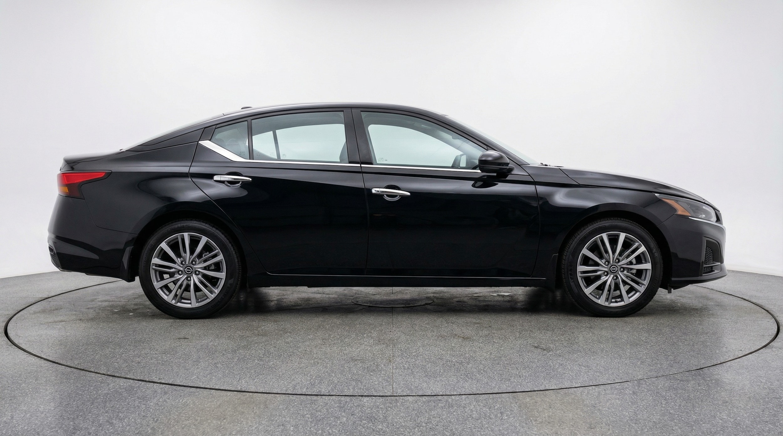 Thumbnail: 2025 Nissan Altima - 8