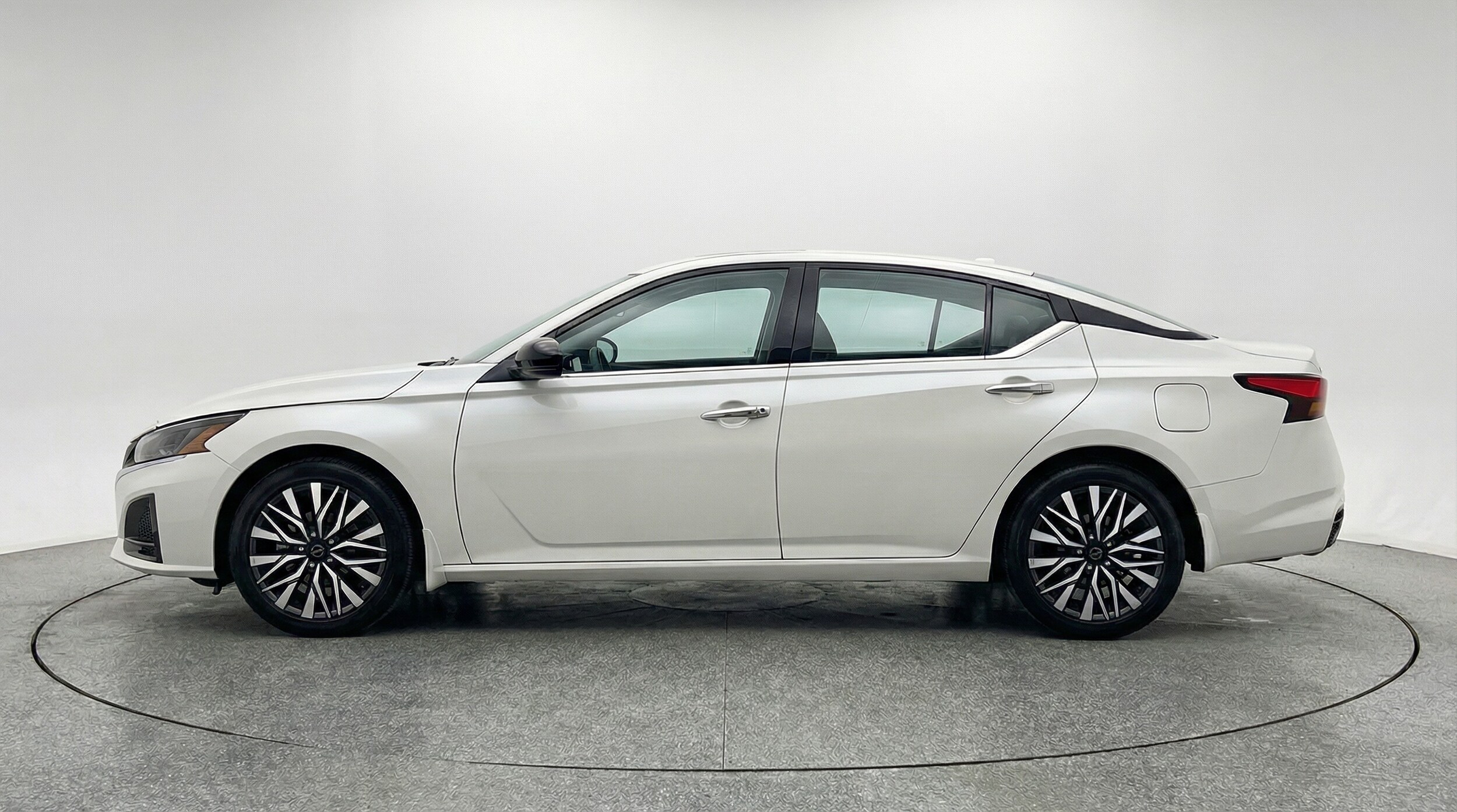 Thumbnail: 2025 Nissan Altima - 4