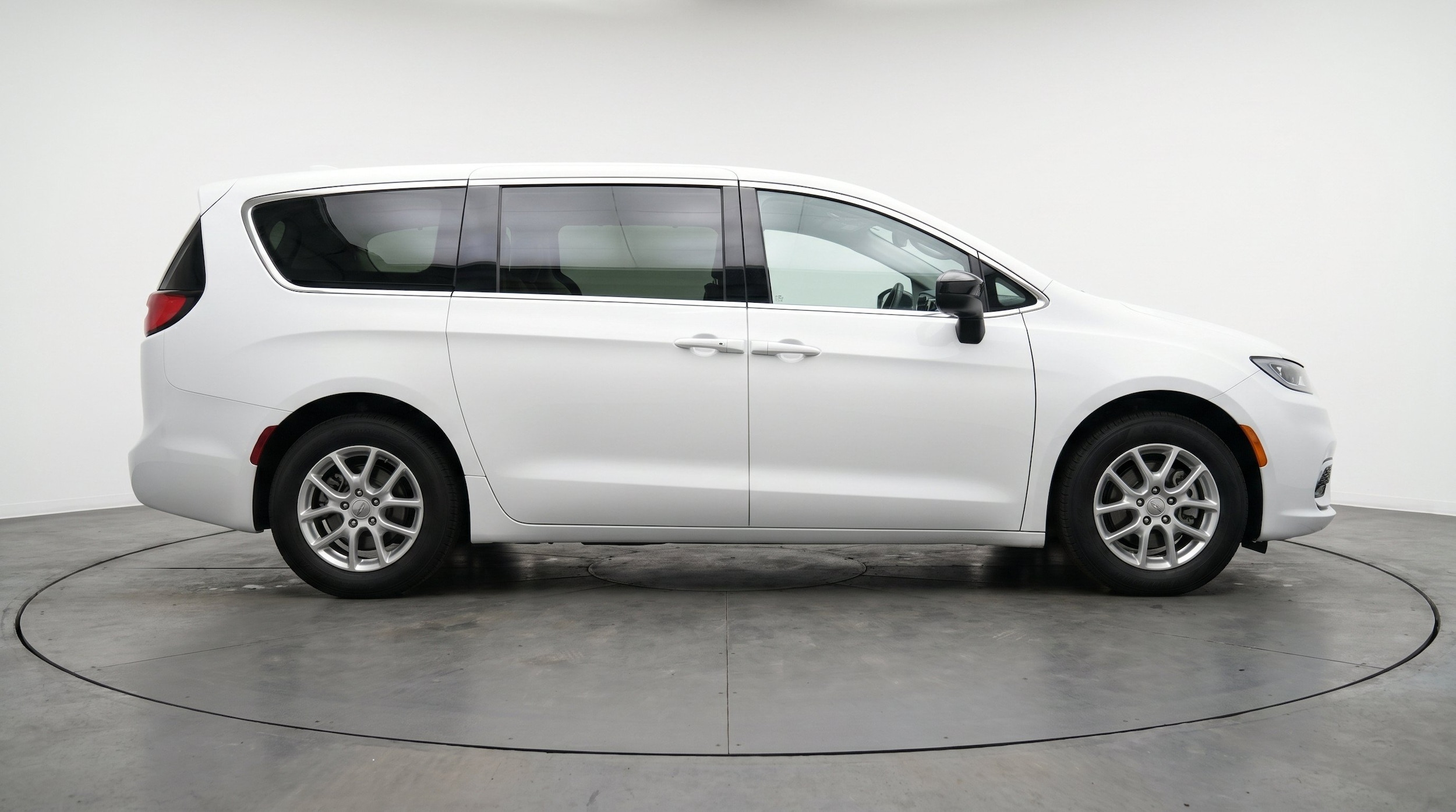 Thumbnail: 2024 Chrysler Voyager - 10