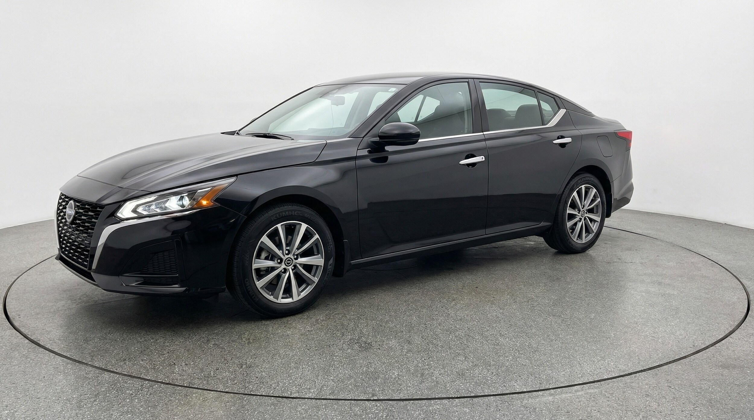 Thumbnail: 2025 Nissan Altima - 3