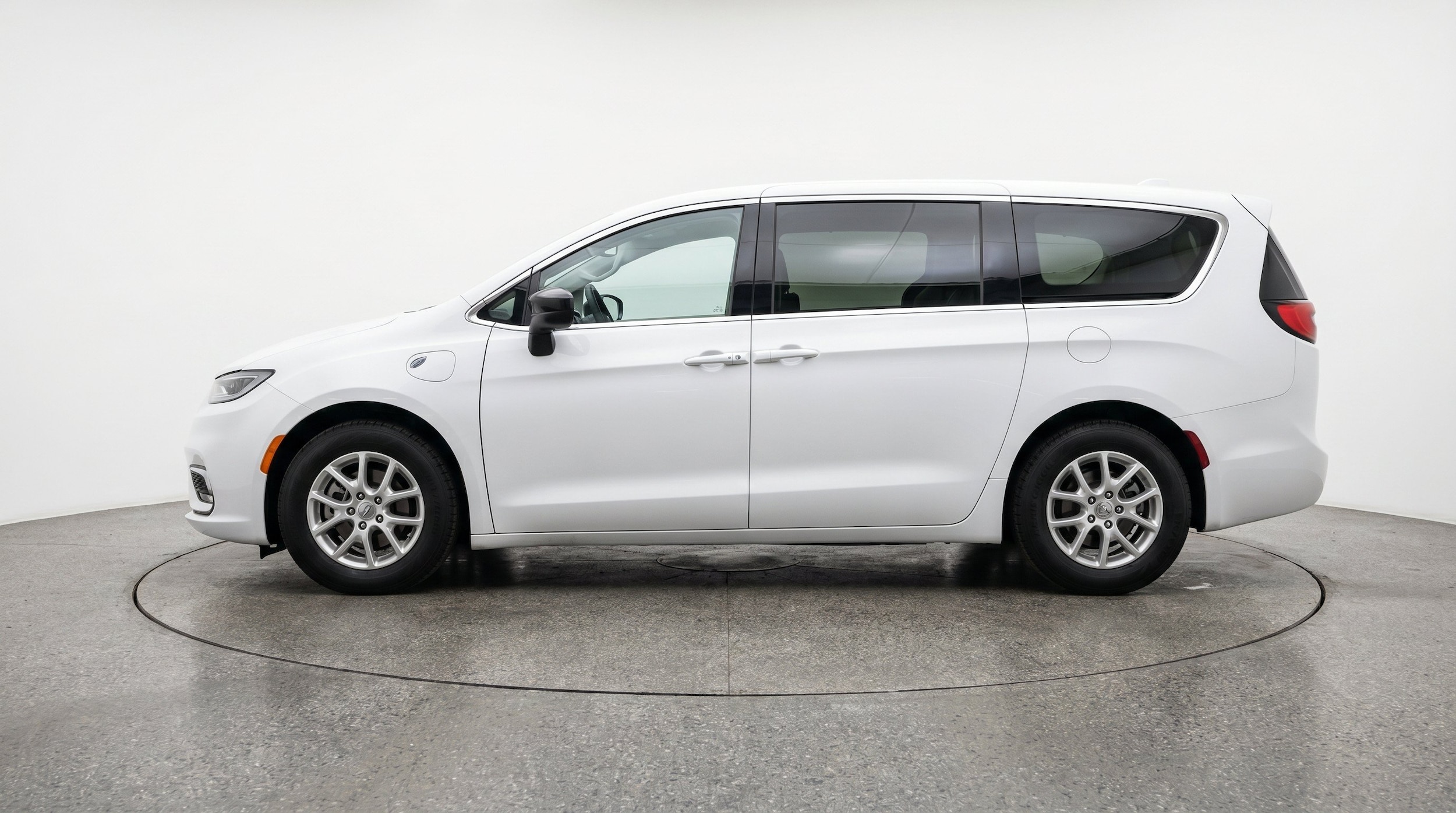 Thumbnail: 2024 Chrysler Voyager - 5