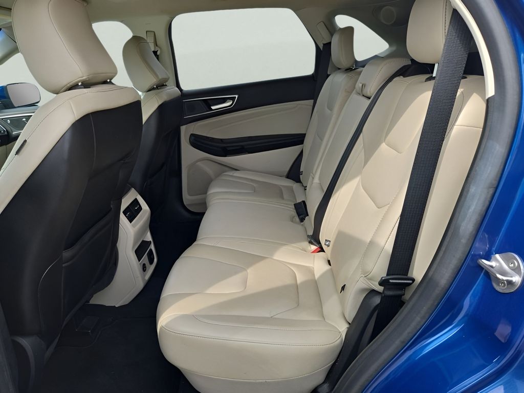 2021 Ford Edge Titanium photo 4