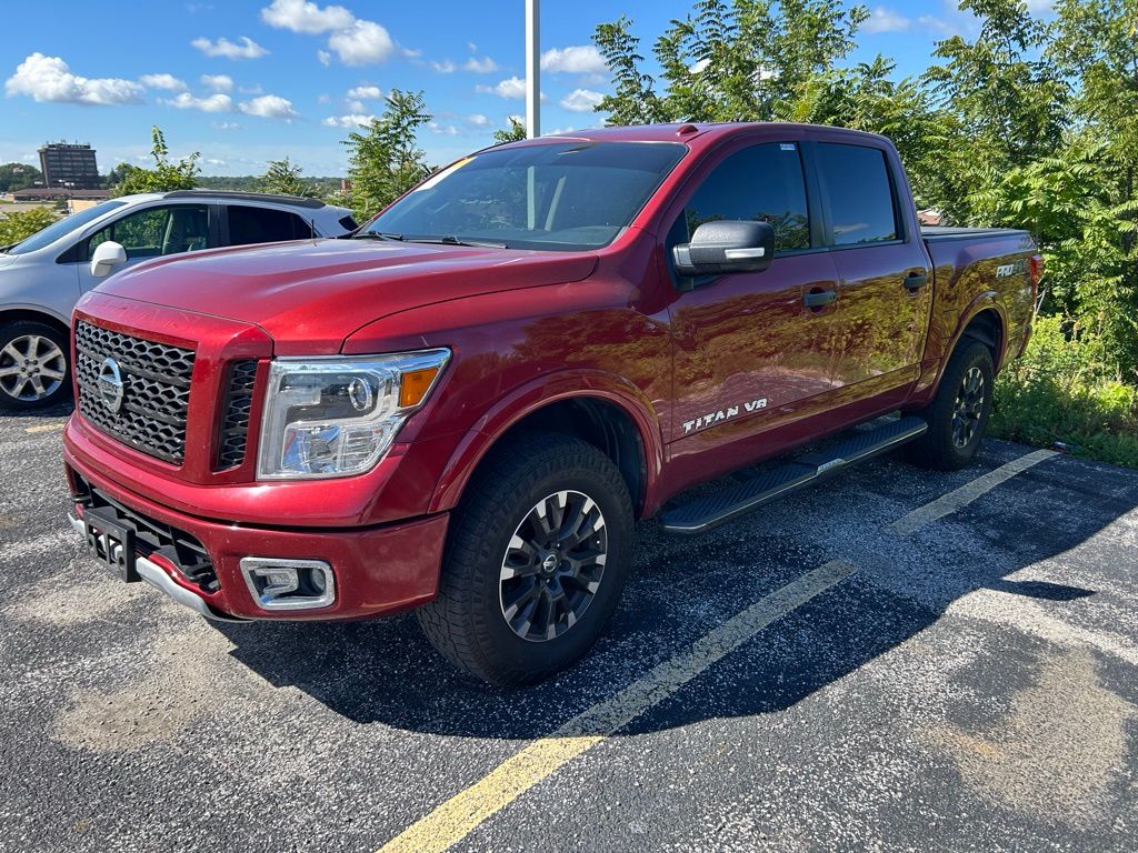 2019 Nissan Titan PRO-4X Crew Cab photo 3