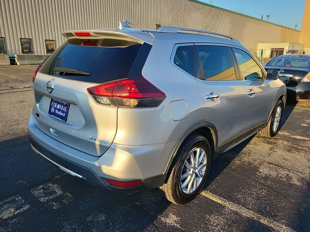 2019 Nissan Rogue SV photo 2