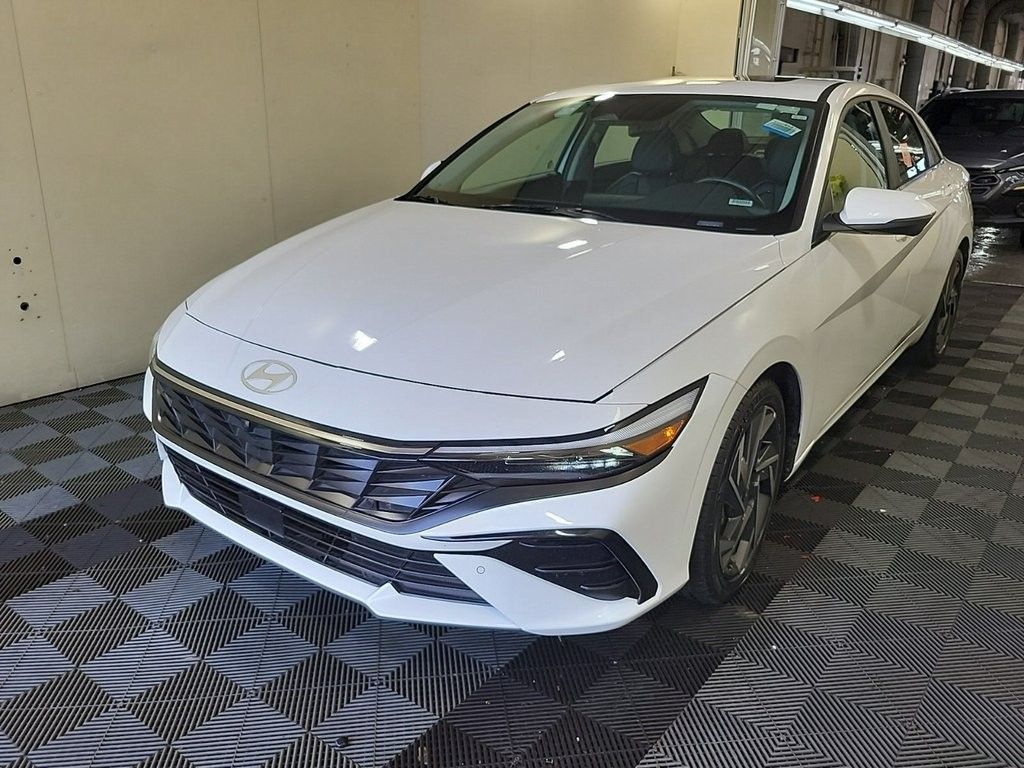2024 Hyundai Elantra Limited photo 2