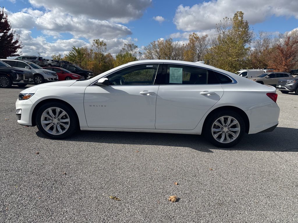 2024 Chevrolet Malibu 1LT photo 2