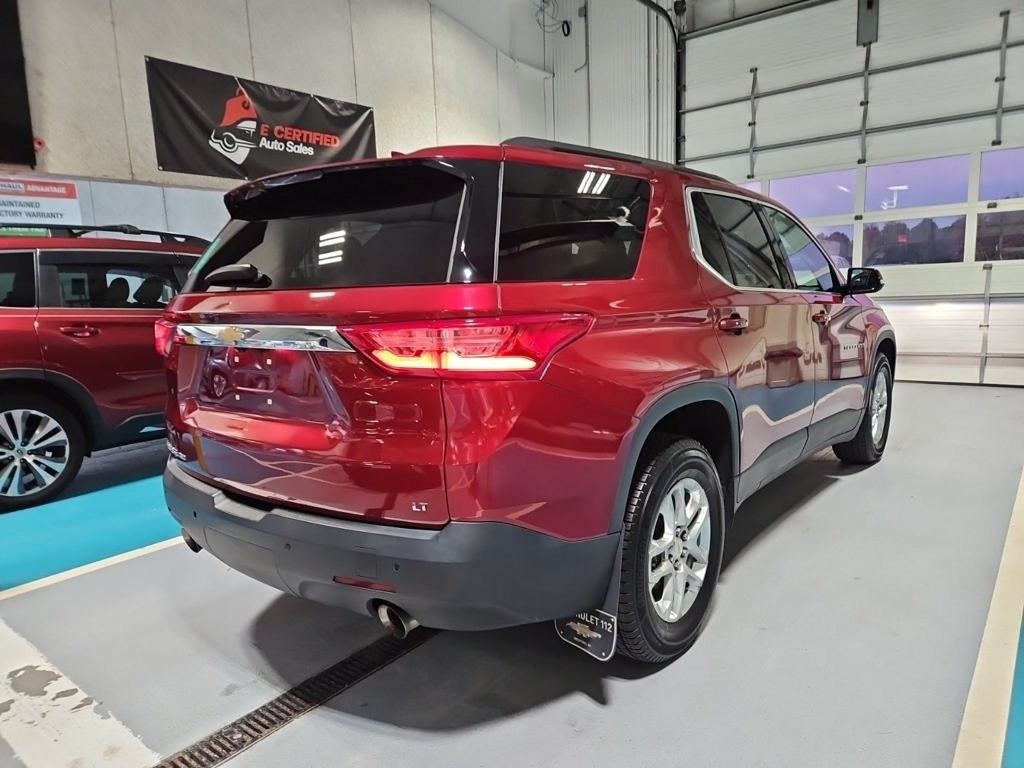 2021 Chevrolet Traverse photo 2