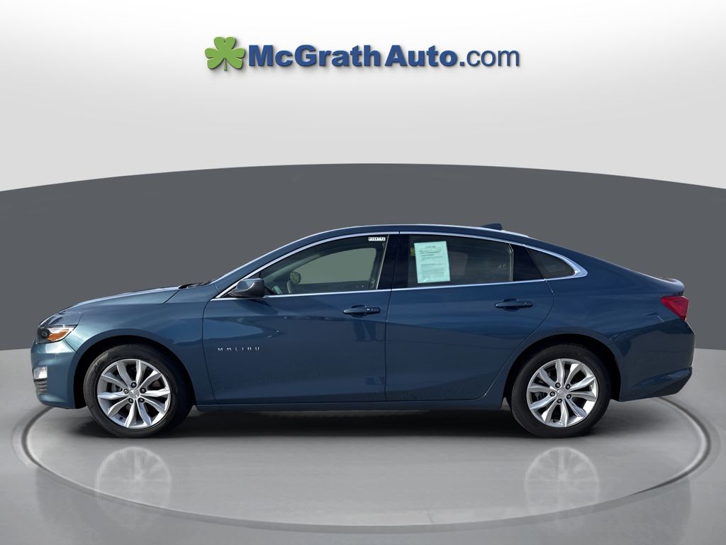 2024 Chevrolet Malibu 1LT photo 2