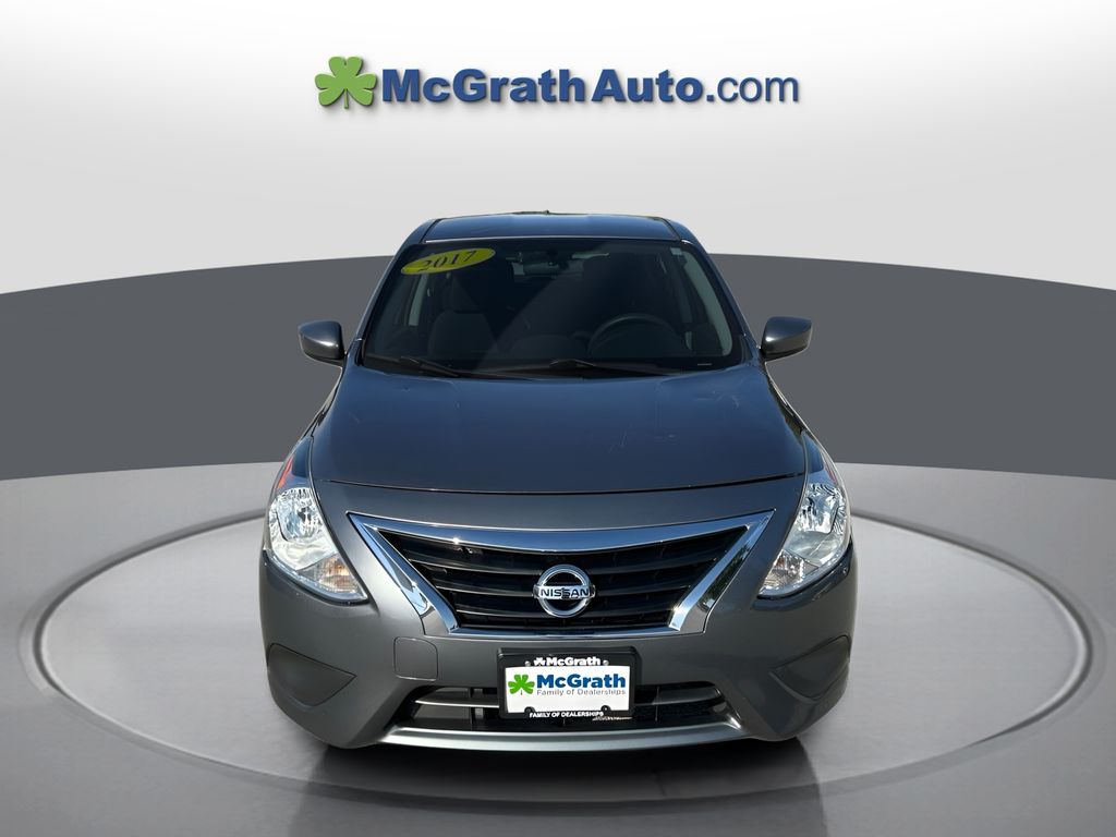 2017 Nissan Versa 1.6 SV photo 2