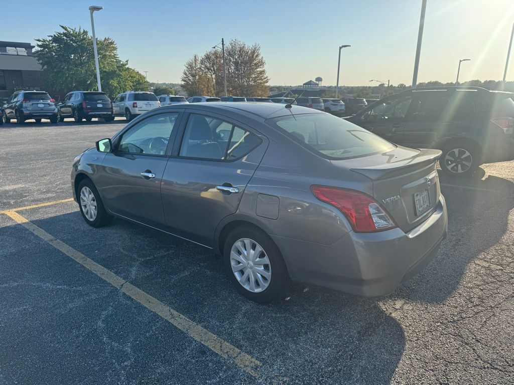 2017 Nissan Versa 1.6 SV photo 4