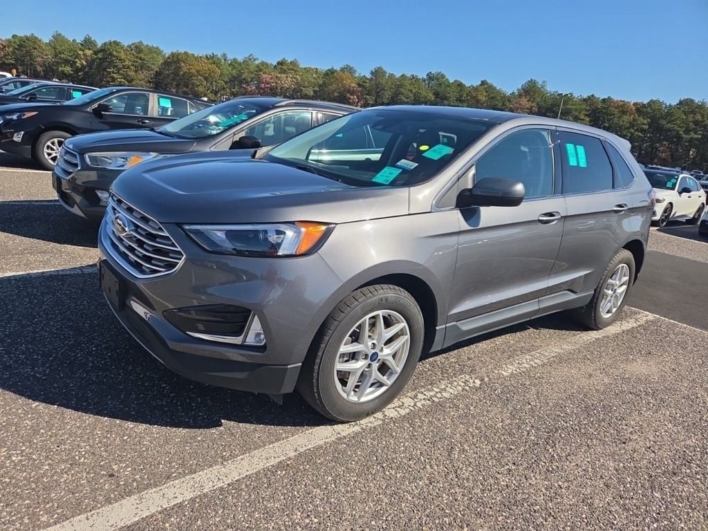 2022 Ford Edge SEL photo 2