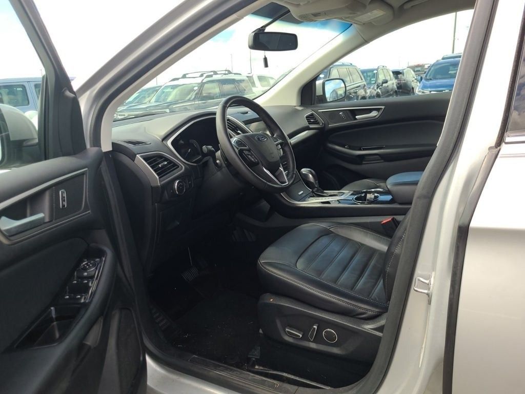 2016 Ford Edge SEL photo 2